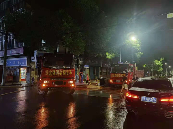 夜以繼日搶工(gōng)期，風雨無阻戰疫情